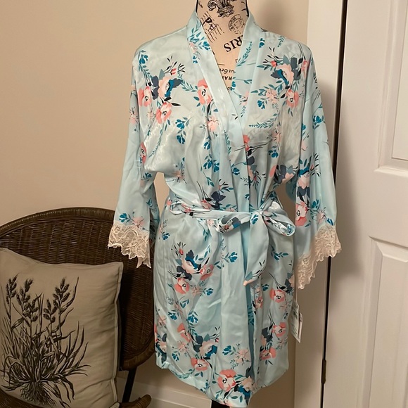 NWT—In Bloom floral robe - Picture 1 of 9